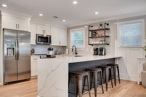 Fully Stocked Kitchen (1)