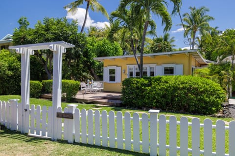 Hale Mele Mele "Yellow House"