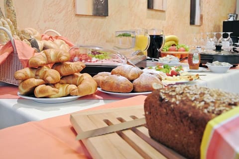 Daily buffet breakfast for a fee