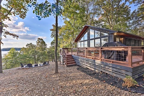 Rogers Vacation Rental | 2BR | 1BA | Stairs Required | 900 Sq Ft