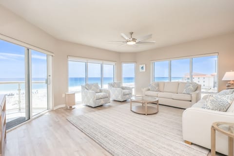 Emerald Isle-0308 - Living Area