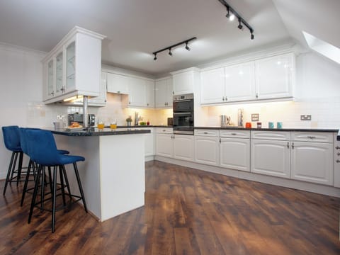 Kitchen | Pochin House Apartment Penthouse, St Austell