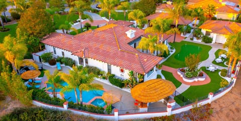 Welcome to the Grand Lux Vacation Villa !