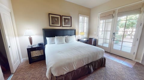 Studio Bedroom w/ King Bed