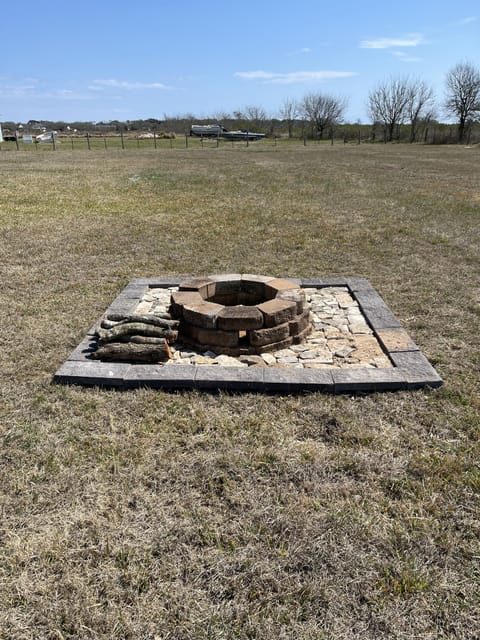 Outdoor fire pit 