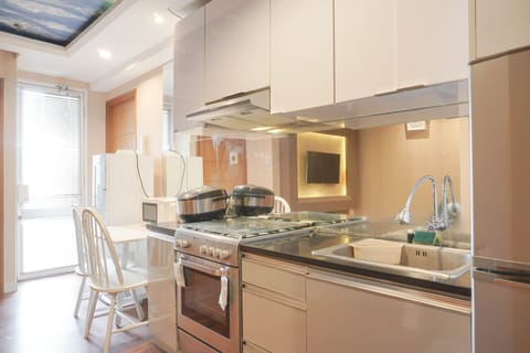Apartment, 2 Bedrooms | Private kitchen | Fridge, stovetop, cookware/dishes/utensils