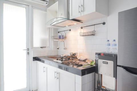 Apartment, 1 Bedroom | Private kitchen | Fridge, stovetop, electric kettle, cookware/dishes/utensils