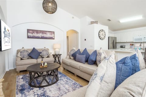 Villa, 5 Bedrooms, Private Pool, Garden View | Living room