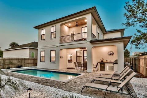 Private beach just steps from the home! Private heated pool and FREE golf cart included! Sleeps 18, 5 bedrooms, 5.5 bath, and 11 beds. Game room and bunk rooms. 