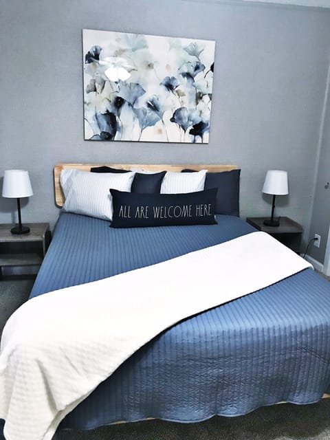 2nd bedroom upstairs with queen bed