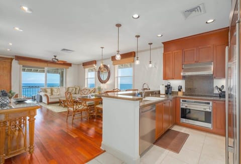 Great ocean views immediately upon entering.