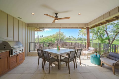 Upper lanai with dining area for 8, seating for 2 and built in BBQ grill
