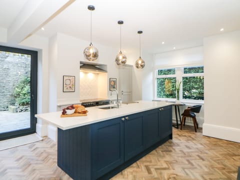 Fridge, dishwasher, electric kettle, toaster