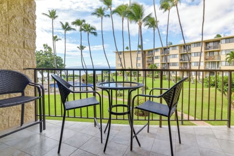 Patio | Community Pool | Outdoor Dining