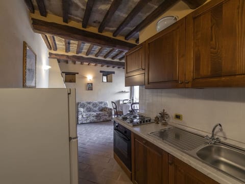 Cabinetry, Countertop, Property, Kitchen Sink, Sink, Building, Tap, Wood, Kitchen, Interior Design