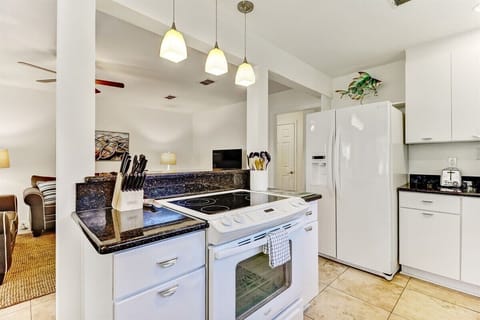 Fully stocked kitchen with all the essentials