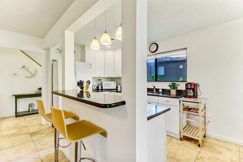 Breakfast bar with two stools