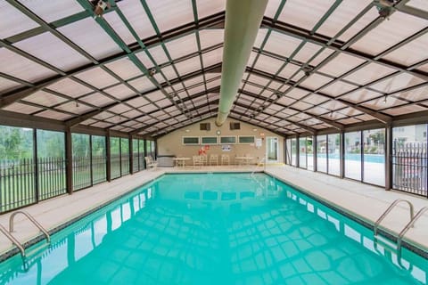year round indoor pool and outdoor jacuzzi 