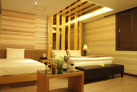Suite (Twin) | Soundproofing, free WiFi, bed sheets