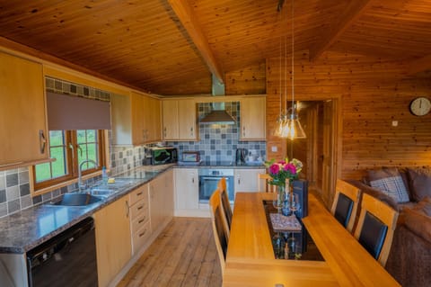 Fully equipped Kitchen with oven, hob, dishwasher, kettle, toaster and Microwave