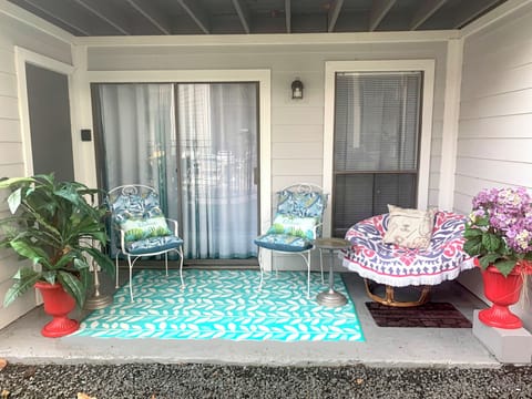 Full size patio for your comfort, right by the swimming pool and BBQ station. 🏝