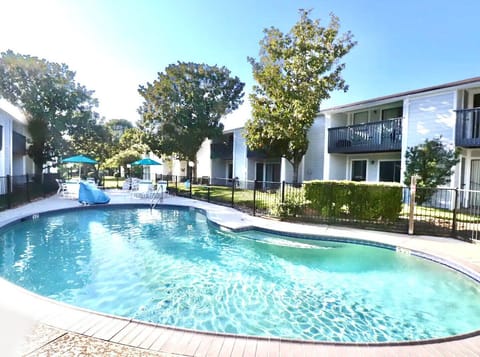 🏝 The swimming pool right outside your patio door.