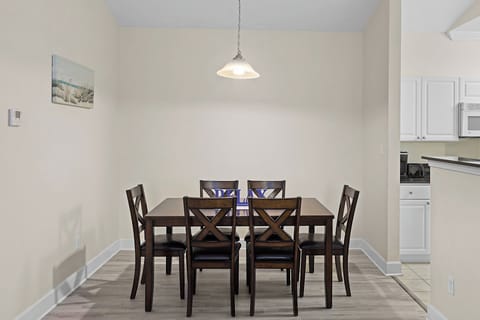Dining Area - Seating for 6