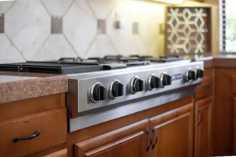Jenn-air stove (7 burners)