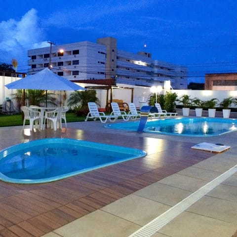 2 outdoor pools