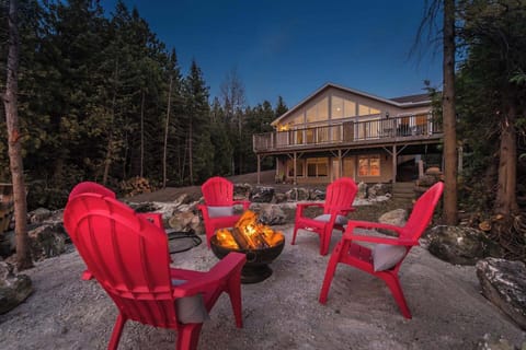 Welcome to The Aida, a stunning waterfront property on a private 2 acre estate lot close to Lion's Head, the Bruce Trail and National Park. 