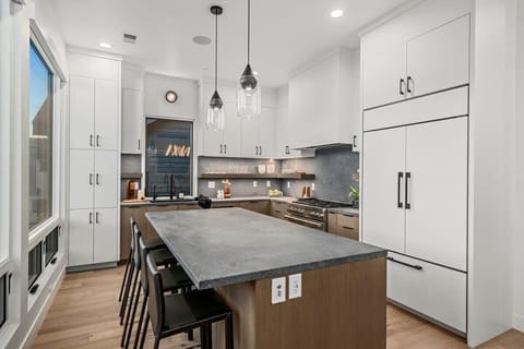 Gourmet kitchen with Wolf and Sub-Zero appliances, breakfast bar seating for 4