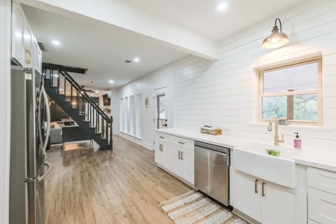 Kitchen with plenty of space for entertaining.