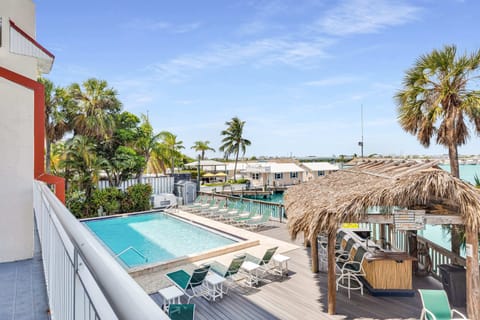 Heated Pool & Tiki Bar with Grills