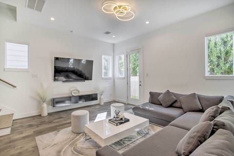 Houston Vacation Rental | 3BR | 3.5BA | 2,200 Sq Ft | 1 Step Required