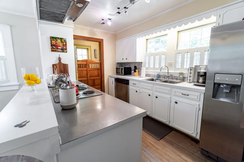 Seating bar for friends and family to join you.