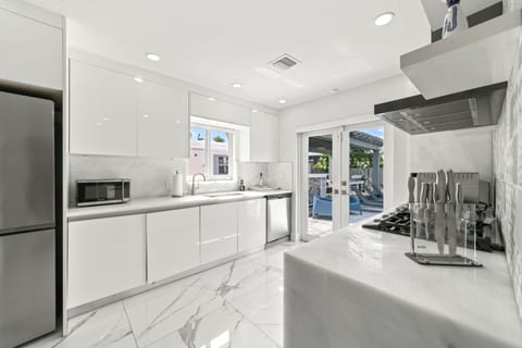 OMG! Trending Kitchen Elegance Awaits - Book Your VRBO Haven Today!