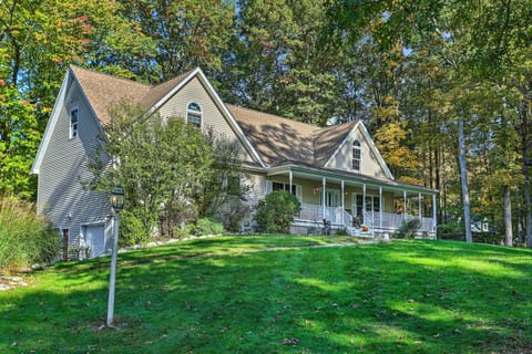 Pine Bush Vacation Rental | 3BR | 2BA | 3 Steps Required for Access