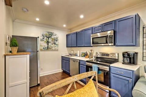 The sun rises in the morning and you venture over to the fully stocked kitchen to grab a cup of coffee and a quick bite to eat because let`s be honest - you are going to need it with all the fun you plan to have while visiting Blue Ridge!