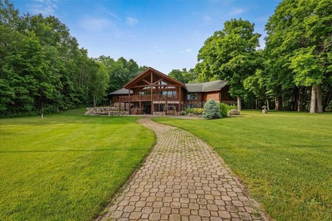 Lakeside Lawn - Welcome to Woodhaven