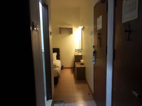 Basic Double or Twin Room, 2 Twin Beds, Corner | Premium bedding, down comforters, desk, iron/ironing board