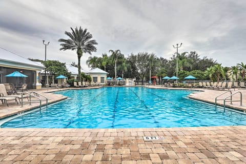 Kissimmee Vacation Rental | 3BR | 2BA | Steps Required For Access | 1,402 Sq Ft