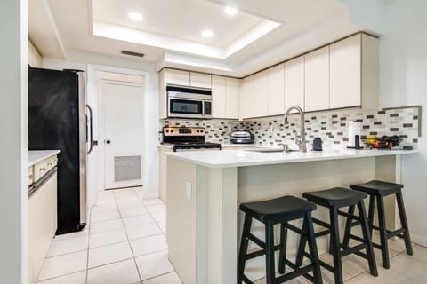 Kitchen area with bar seating for 3!