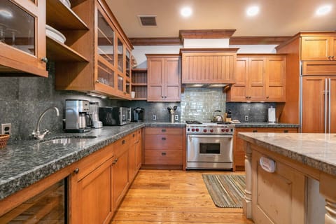 1693840609699-742-18