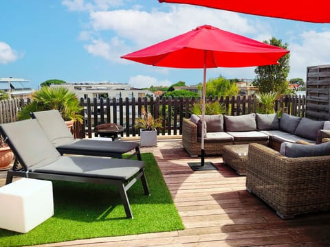 Terrace with lounge and sunbeds