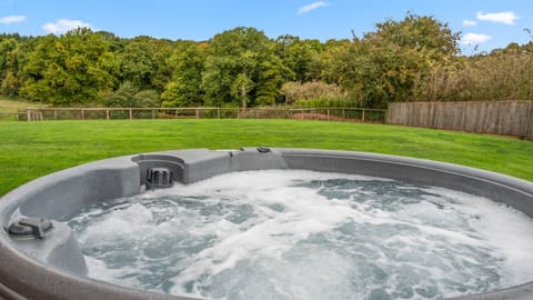 Hot Tub, Lodge Barn, Bolthole Retreats