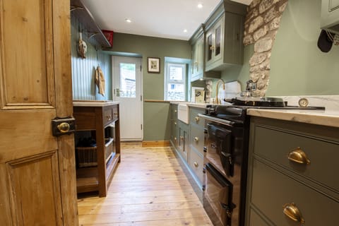 Scala Glen Cottage, Hebden: Bespoke handcrafted kitchen with Aga