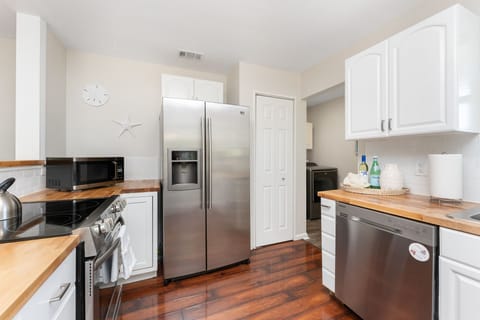 Fully equipped kitchen with anything you need to prepare your meals