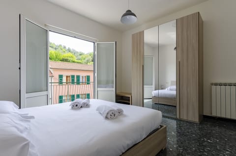 Apartment, 3 Bedrooms, Balcony, Valley View | 3 bedrooms, desk, laptop workspace, iron/ironing board