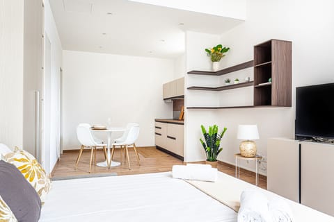 Studio | Living area | 32-inch flat-screen TV with cable channels, TV