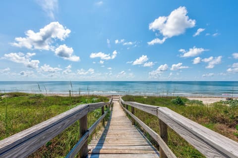 Condo (2 Bedrooms) | Property amenity